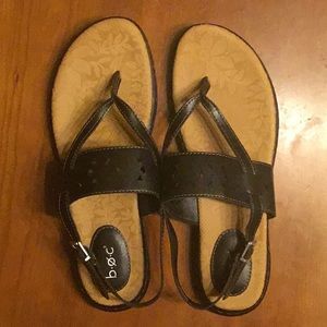 Women’s b.o.c. faux leather strappy black sandal, size 11.